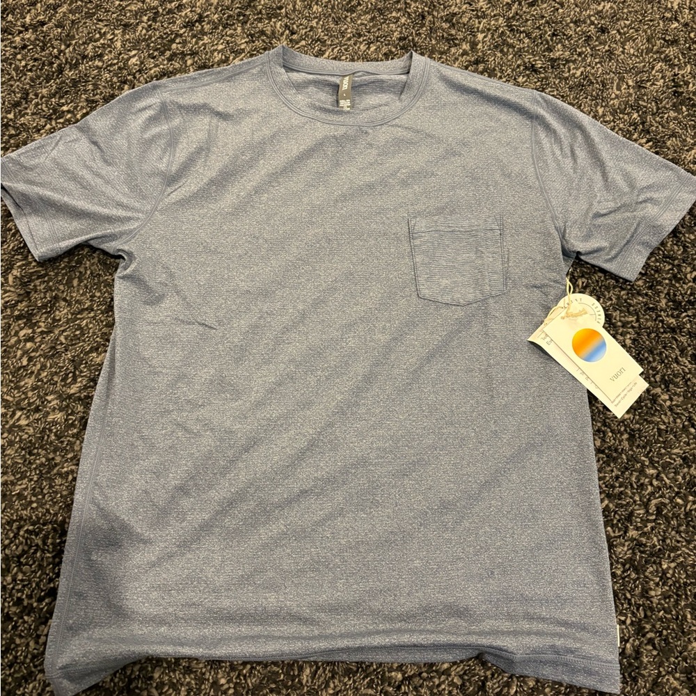 New with tags mens Vuori size large performance t shirt in blue heathered